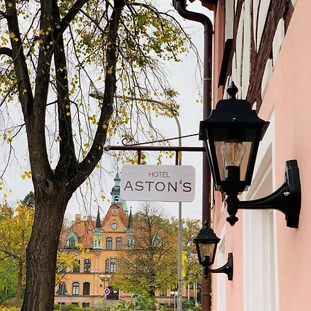 Hotel Aston's