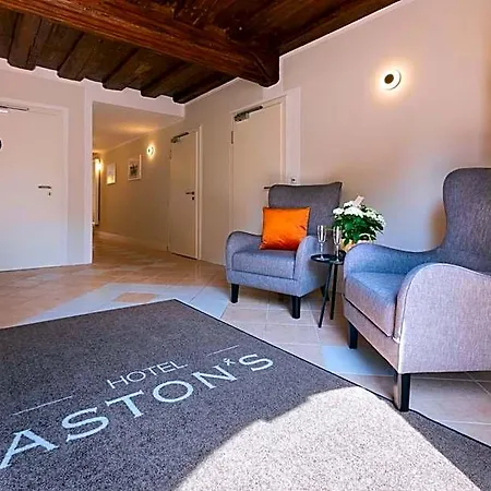 Hotel Aston's