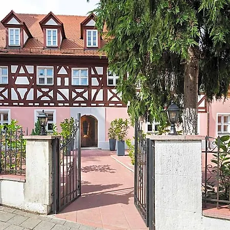 Aston's Hotel *