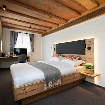 Hotel Aston's